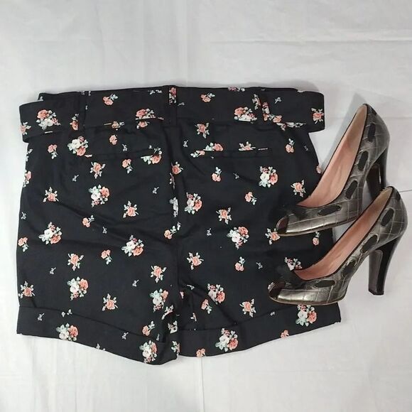 Torrid Black Pink Floral Mid Rise Stretch Sateen Belted Shorts Size 12 - Picture 8 of 15